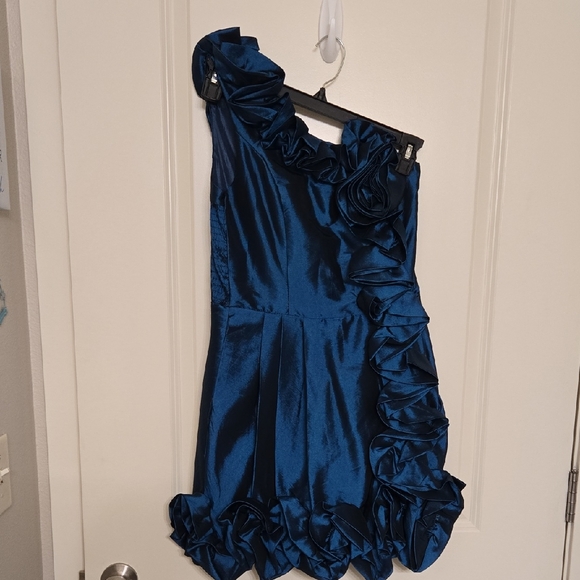 Romeo & Juliet Couture Dress - Picture 1 of 5